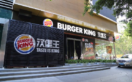 美味食物吸引顧客，注意餐廳廚房的裝飾設計